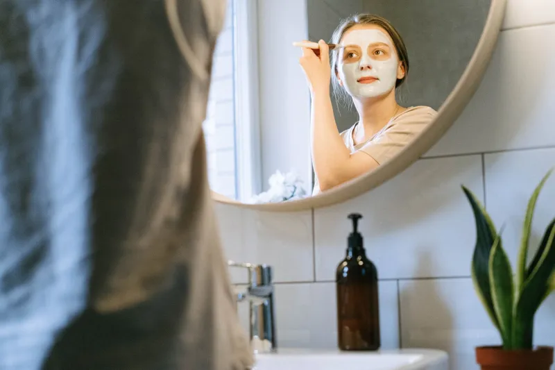 Ten Minutes to That Glow: My School Run-to-Spritz Makeup Routine